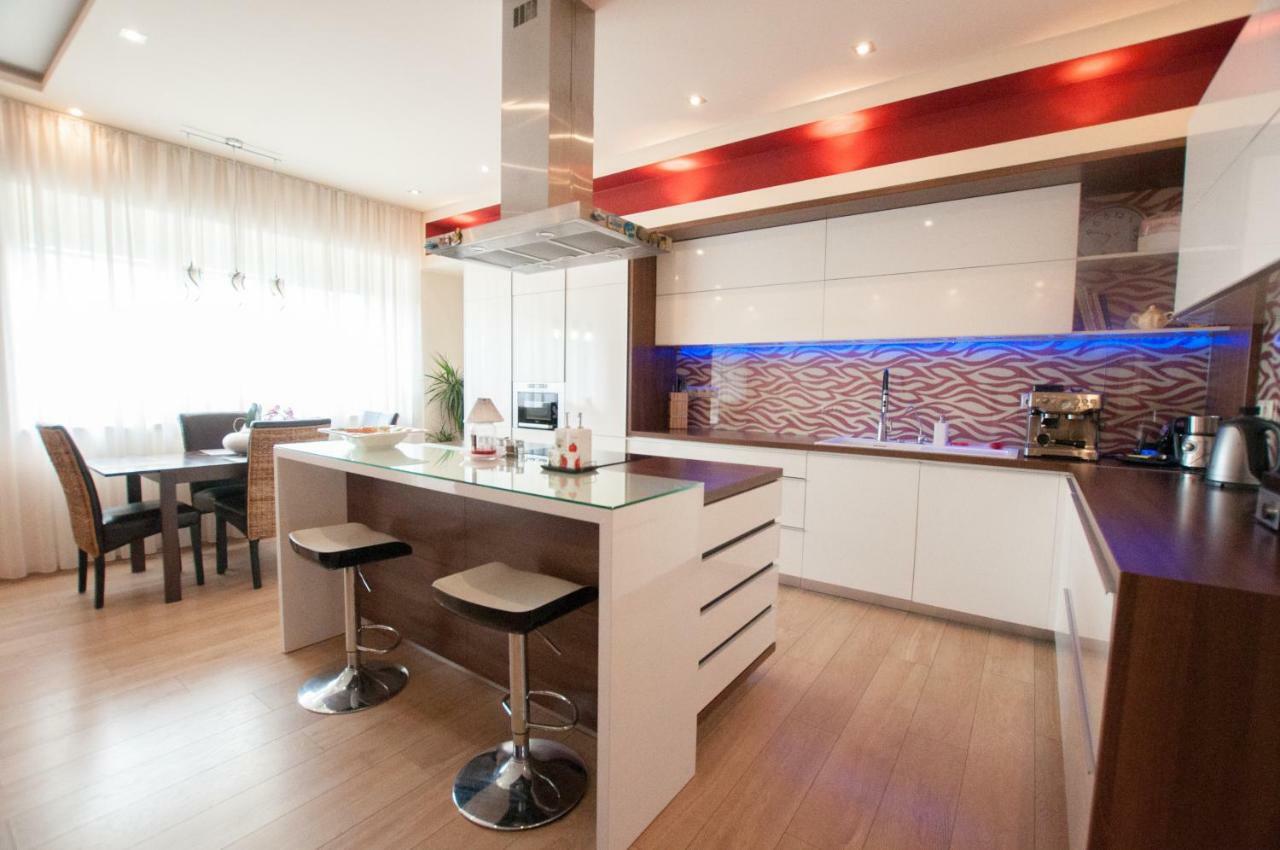 Prestige Apartment Комарно Экстерьер фото