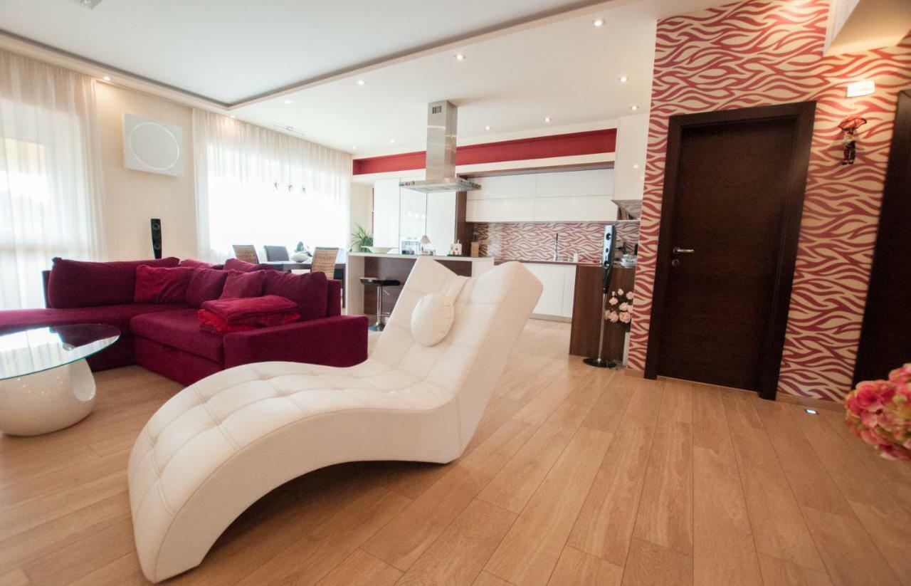 Prestige Apartment Комарно Экстерьер фото