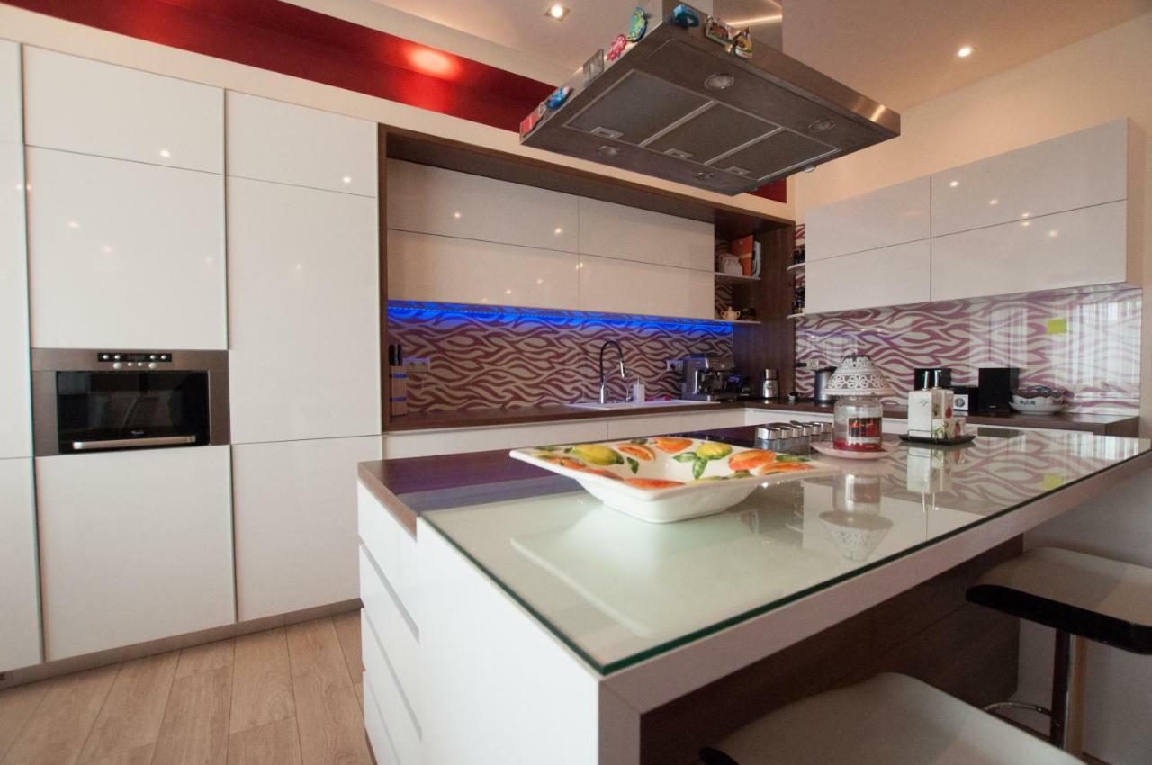 Prestige Apartment Комарно Экстерьер фото