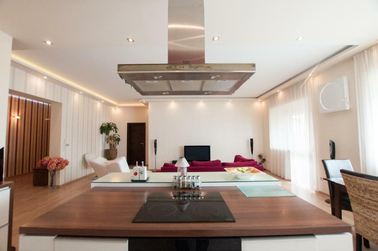 Prestige Apartment Комарно Экстерьер фото