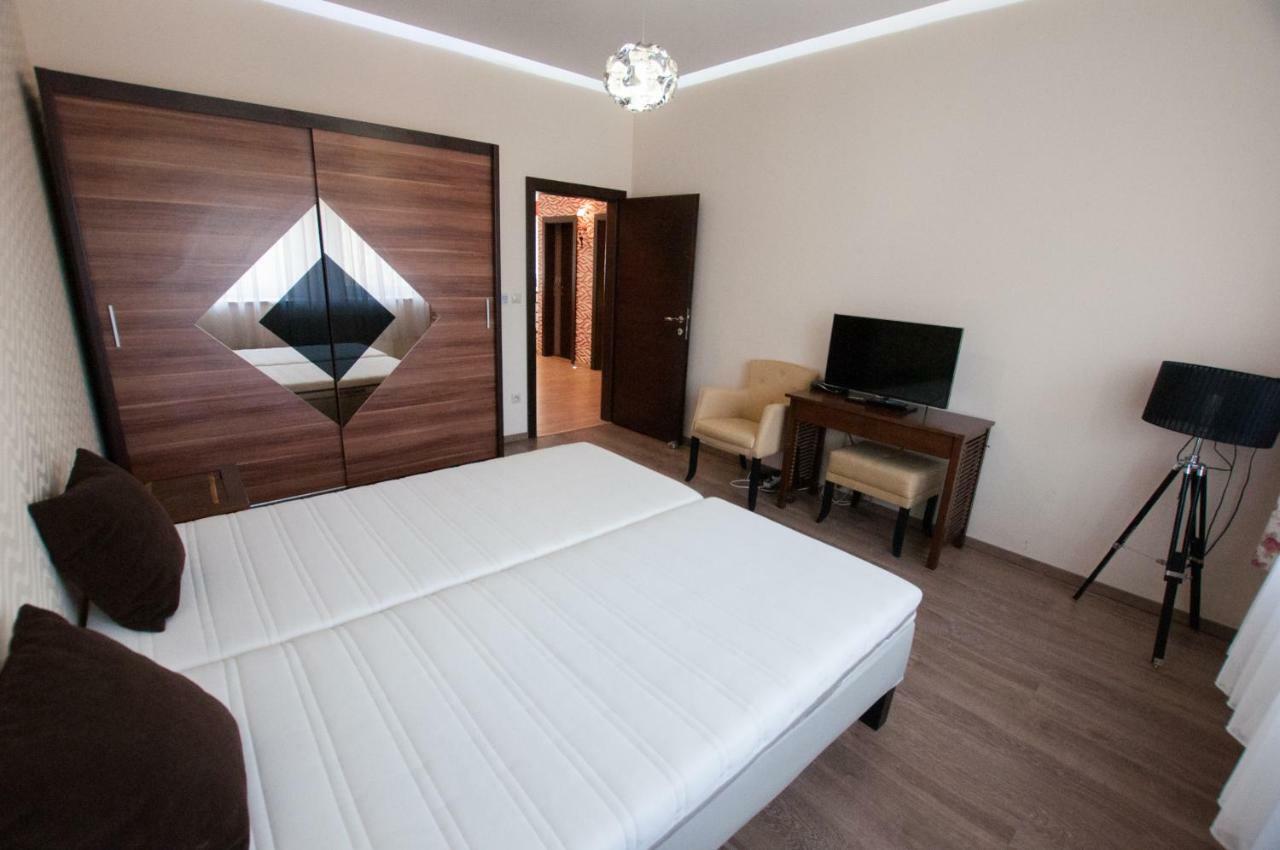 Prestige Apartment Комарно Экстерьер фото