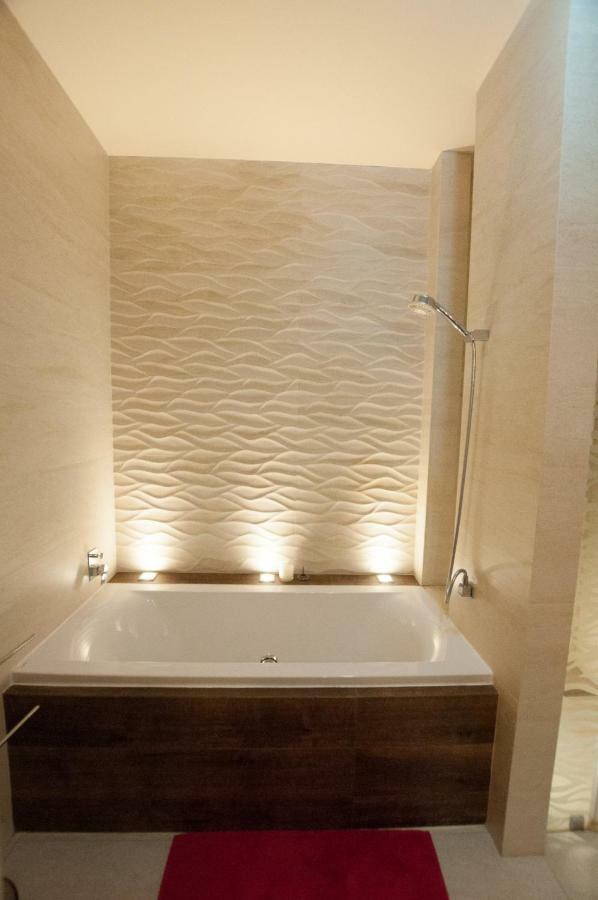 Prestige Apartment Комарно Экстерьер фото