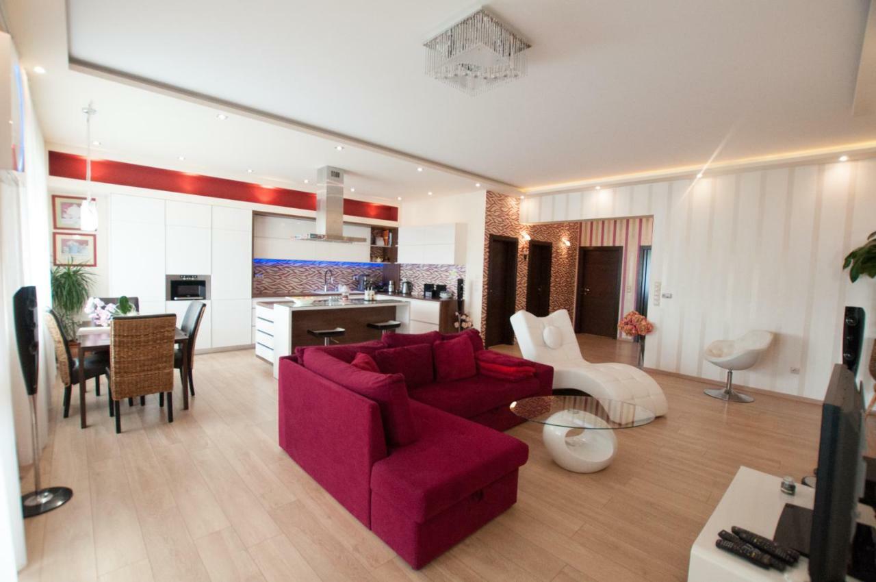 Prestige Apartment Комарно Экстерьер фото