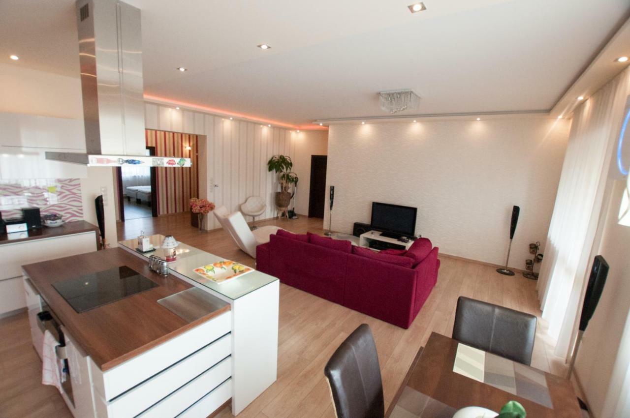 Prestige Apartment Комарно Экстерьер фото