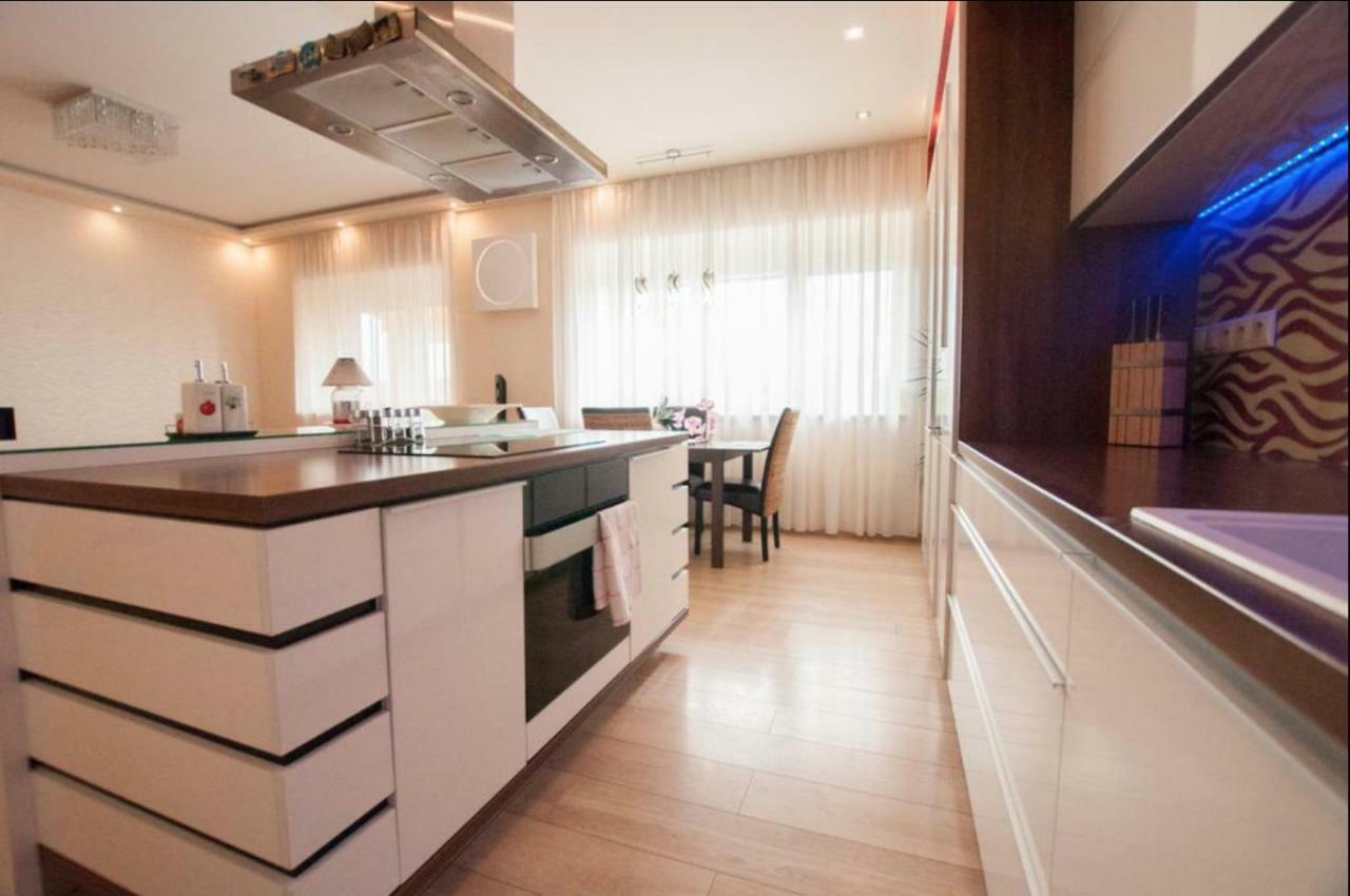 Prestige Apartment Комарно Экстерьер фото